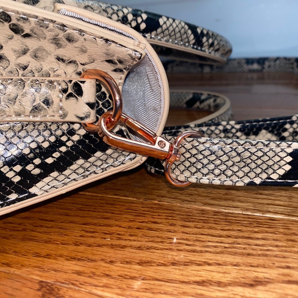 Snake Print Purse - Picture 5 of 9